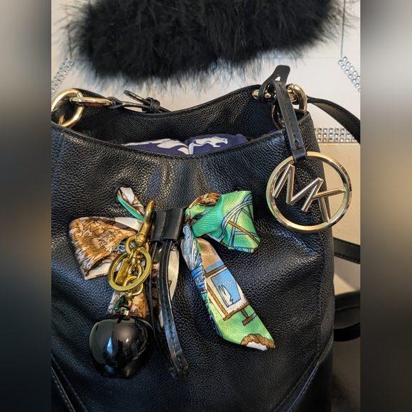 Michael Kors Nicole Leather Bucket Drawstring Crossbody Bag - Picture 4 of 14